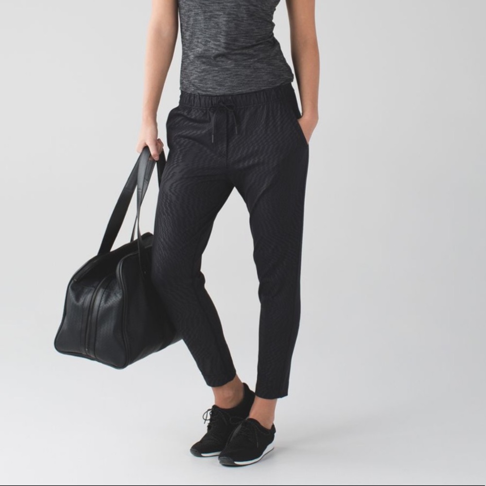Lululemon Jet Crop Slim (Embossed Black)